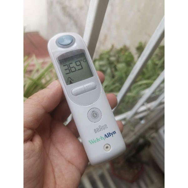 Nhiệt kế đo thân nhiệt cao cấp BRAUN Pro 6000 design tại Mỹ, gia công Mexico.