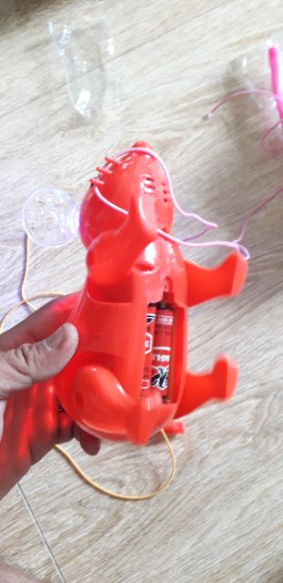 Chú chuột thần tài đi dạo có nhạc và đèn Led rất đẹp tặng kèm pin