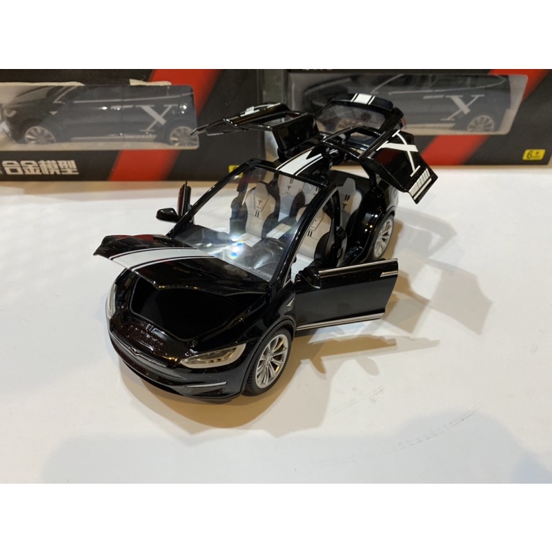 Mô hình xe Tesla X tỉ lệ 1:20