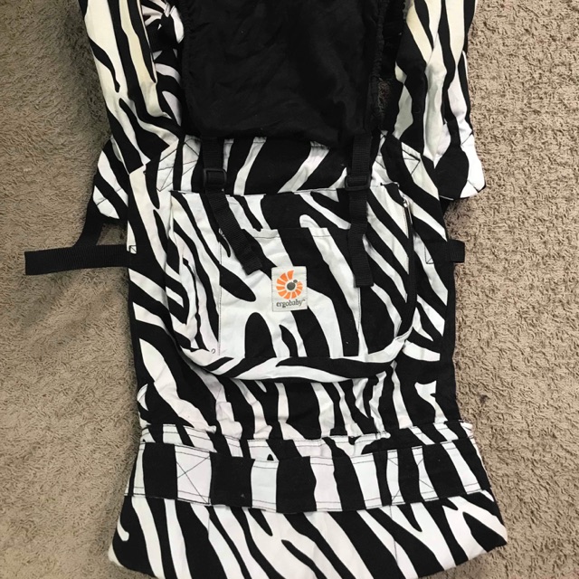 Thanh lý địu Ergobaby zebra