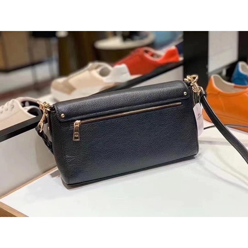 Túi đeo chéo nữ coach