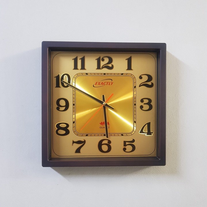 Đồng Hồ Treo Tường Exactly Kim Trôi 31cm