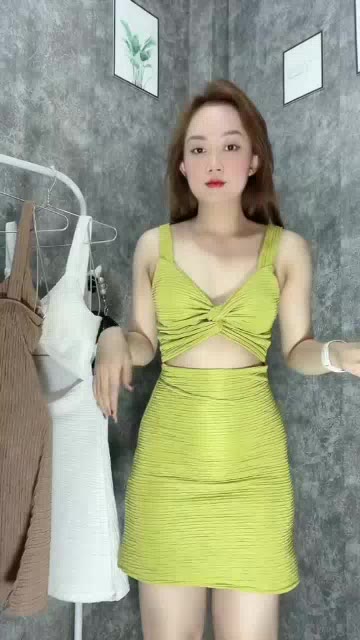 Đầm body 2 dây bản to khoét bụng soắn ngực có mút( kèm video thật) | BigBuy360 - bigbuy360.vn