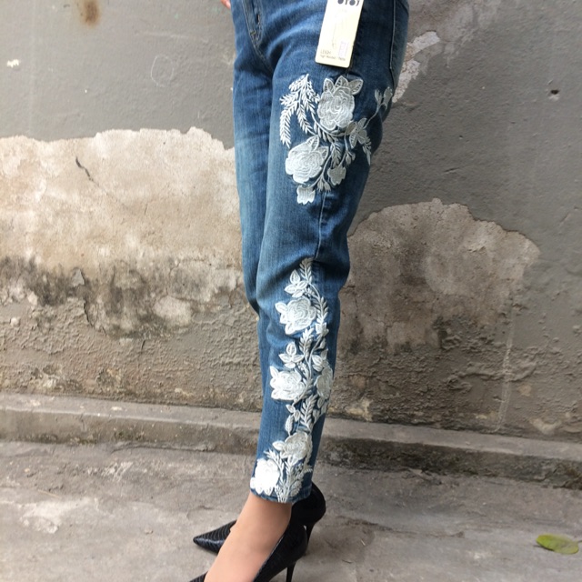 Quần bò baggy thêu hoa