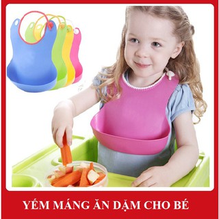 Yếm máng ăn dặm cho bé