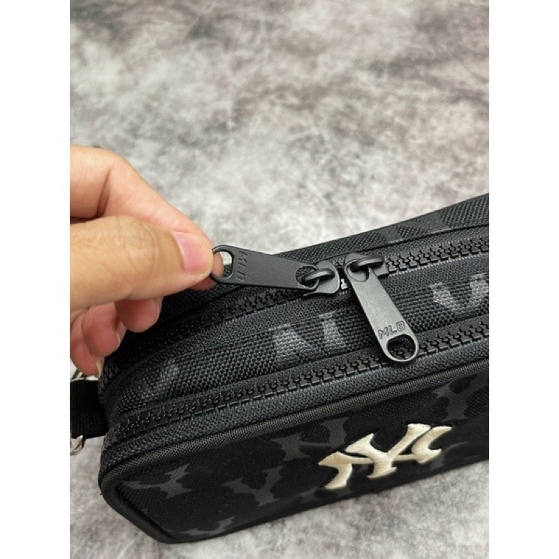 Túi Đeo Chéo MLB NY Cross Bag Hoạ Tiết Monogram Newyork Yankees Chất Vải Polyester Cao Cấp Full Tag Code Balo 2810 Shop