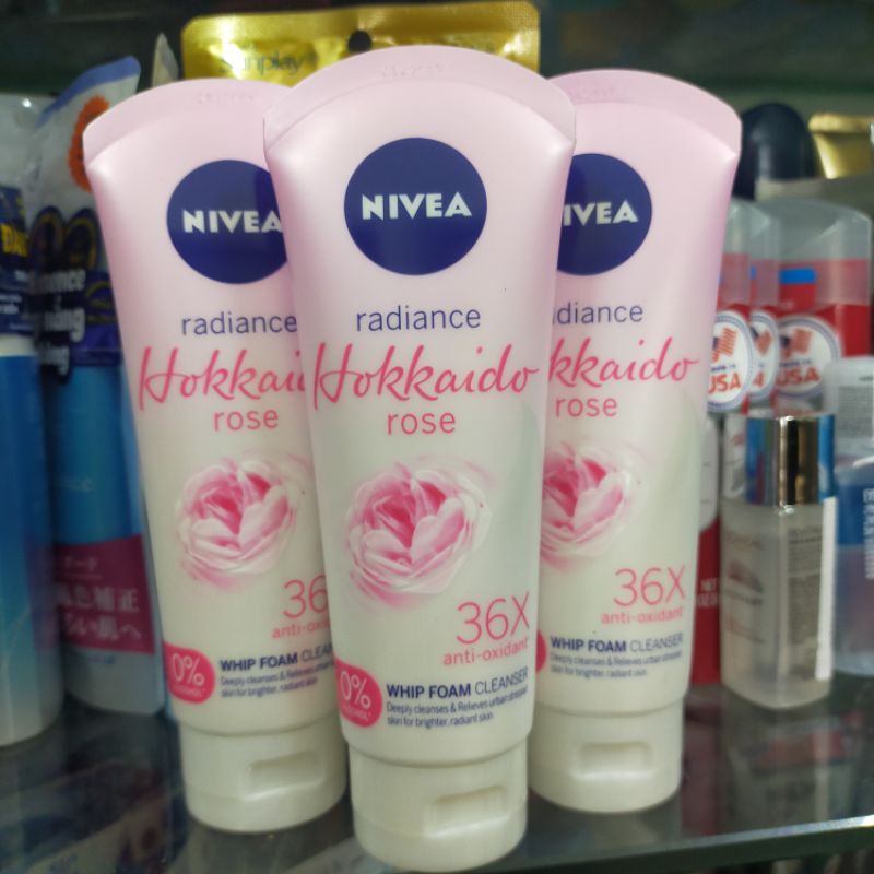 sữa rửa mặt chiết suất hoa hồng Hokkaido 100ml