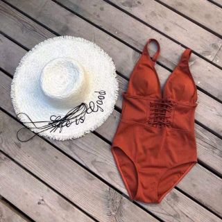 Cam liền mảnh đan chéo eo