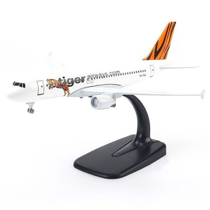 Đồ chơi Mô hình tĩnh Máy bay Tiger Airbus A320 kích thước 20cm, Bánh Xe Di Chuyển Linh Hoạt