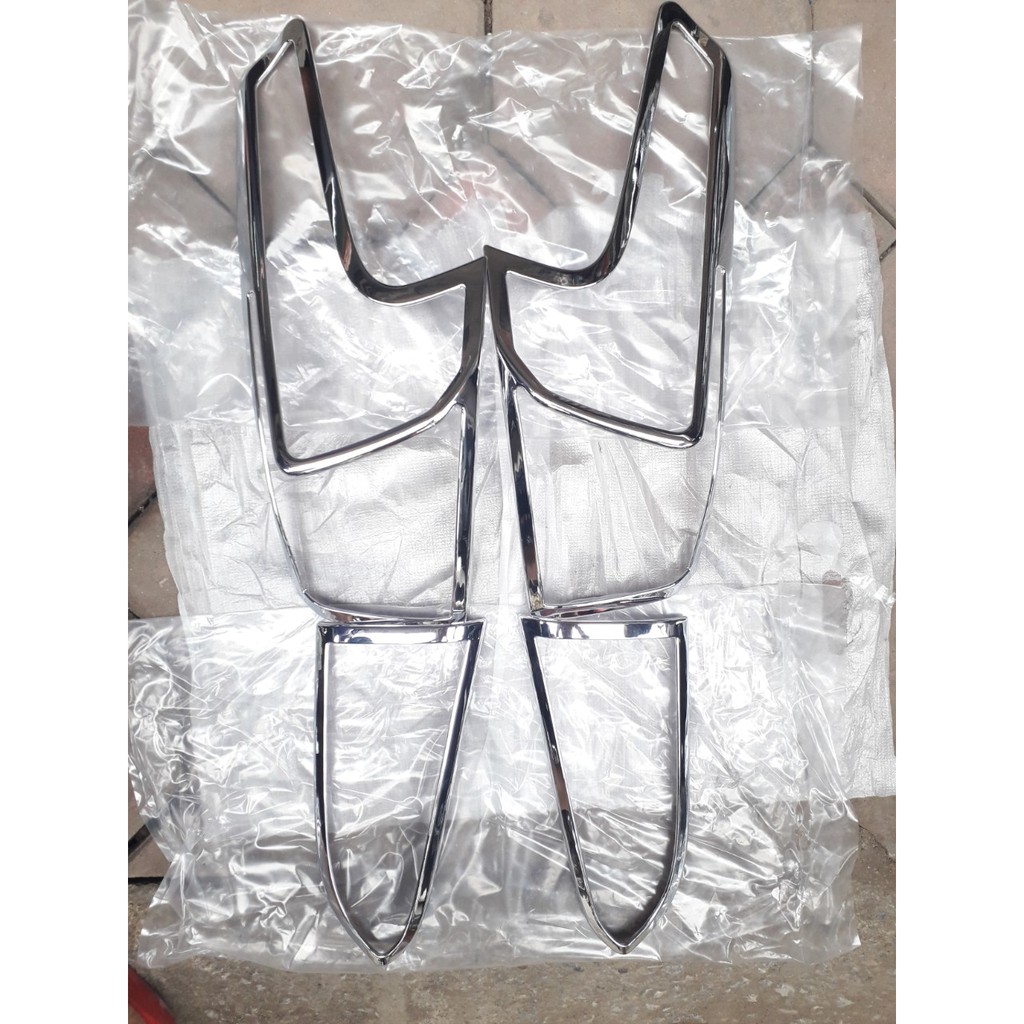 Bộ ốp viền đèn Hậu mạ crom xe Hyundai Santafe form 2019,2020,2021