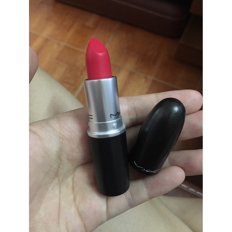 Son Mac màu Relentlessly Red