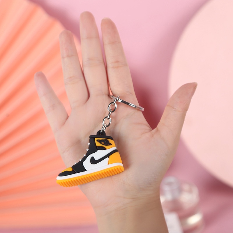 Móc Khóa Hình Giày Sneaker Ba Chiều