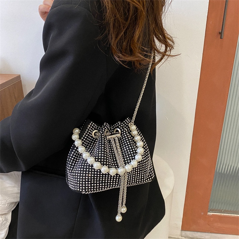 Túi Xách bucket Đeo Vai Đính Ngọc Trai Phối Dây Xích Thời Trang Sành Điệu