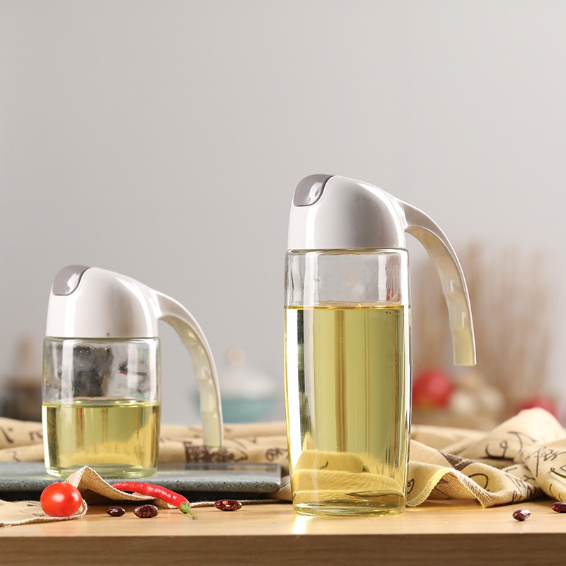 Chai đựng dầu ăn, nước mắm xi dầu tự động đóng mở nắp dung tích 630 ML