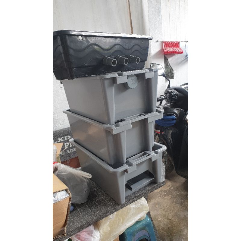 Baki xám 3tầng  kèm ống mưa kt  65×39×69