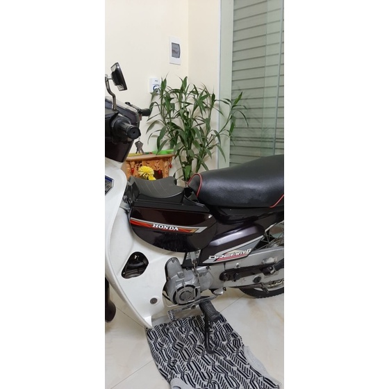 Thùng cốp giữa xe Dream