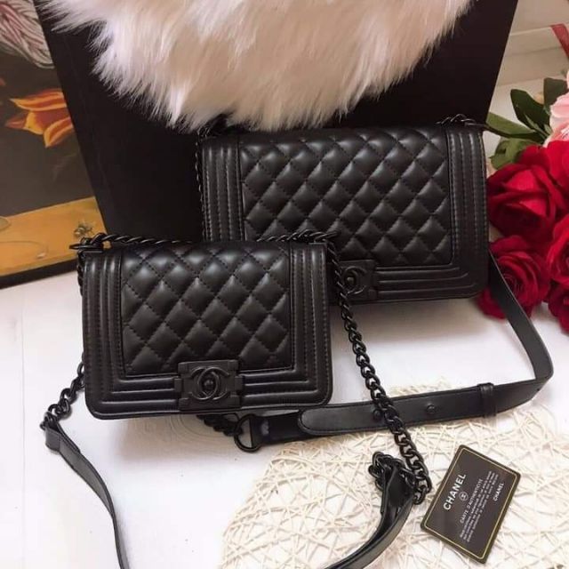 Boy trơn xích đen