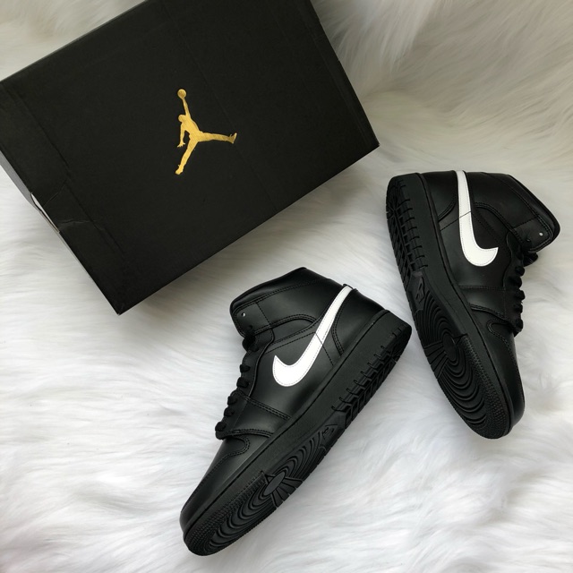 Giày Air Jordan 1 Mid