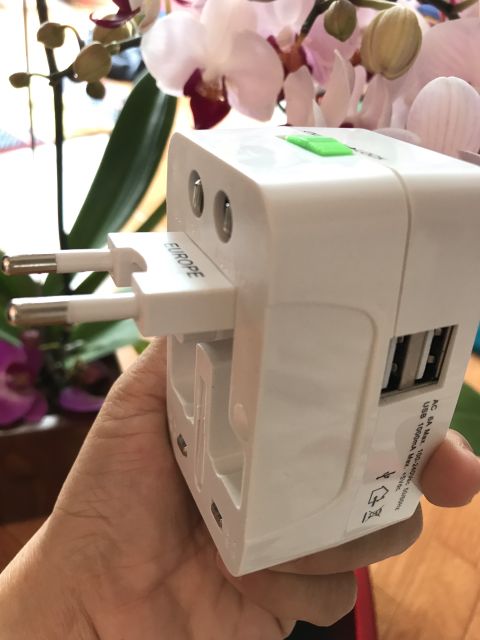 [ Hàng Chuẩn Loại 1] Ổ cắm điện du lịch 2 cổng USB quốc tế [UNIVERSAL TRAVEL ADAPTOR]