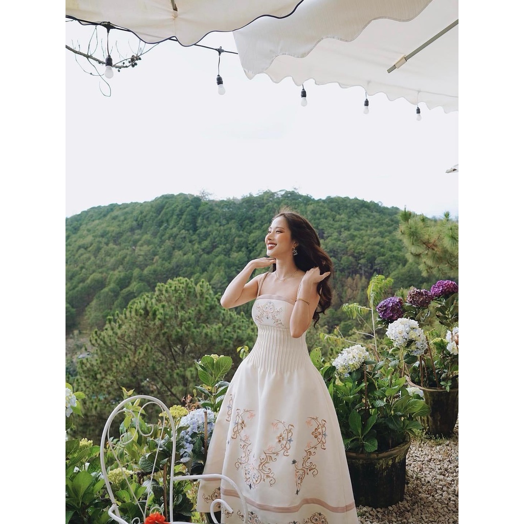 Váy hai dây thêu-Kianvu