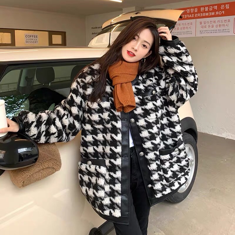 Áo khoác lông xù hoạ tiết ziczac viền da phối cúc nữ sang chảnh tiểu thư hot ulzzang
