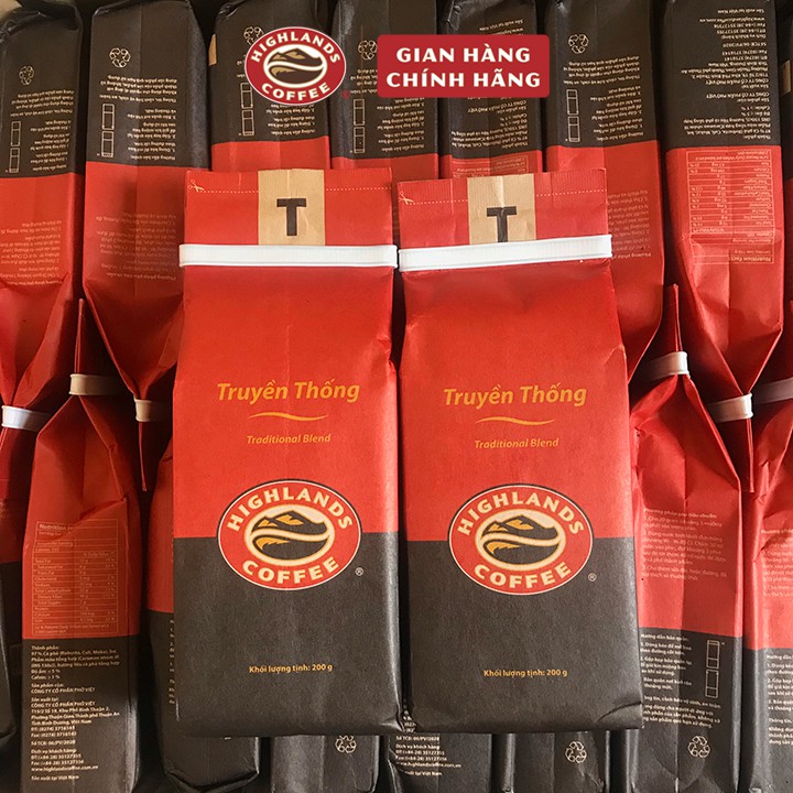 Hai gói cà phê rang xay Truyền Thống Highlands Coffee 200g, cafe pha phin Truyền thống: cà phê arabica + cà phê robusta | BigBuy360 - bigbuy360.vn