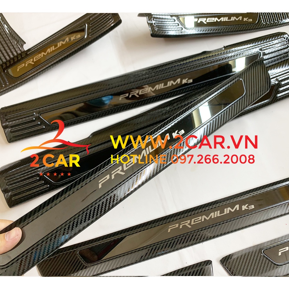 Ốp bậc cửa, nẹp bước chân CARBON xe KIA K3 2021- 2022- 2023 vân CACBON cao cấp
