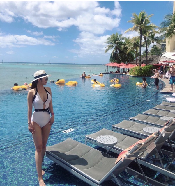 Bikini 1 Mảnh Khoét Ngực - Monokini Thắt Eo - Đồ bơi 1 mảnh đen trắng sang chảnh
