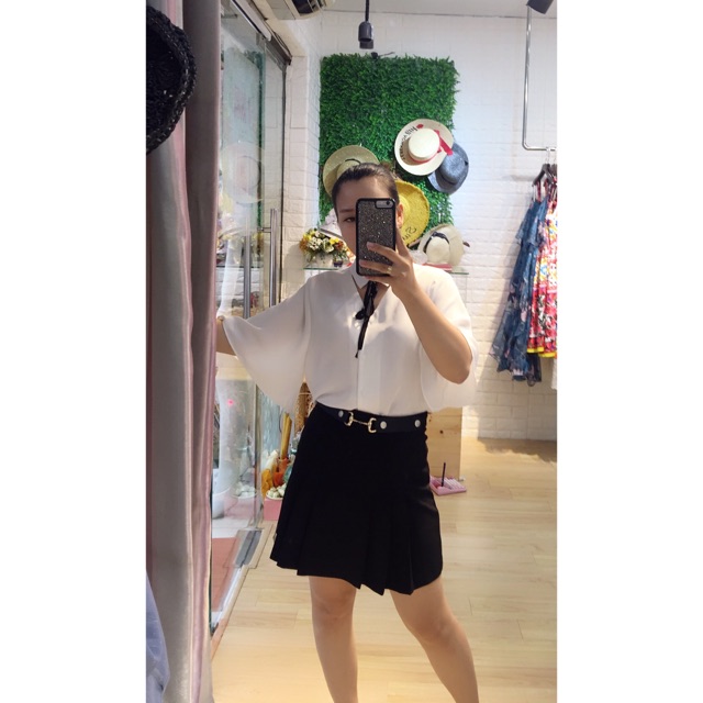 Áo somi lụa mát,có size s,m kiểu dáng trẻ trung,mới lạ,phù hợp cho các chị e công sở thay đổi kiểu cách somi😍😍😍😍😘😍