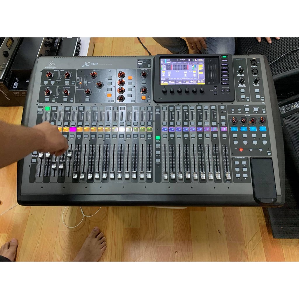 BÀN MIXER BEHRINGER X32 FULL DIGITAL 40 INPUT 25 BUS-NHẬP KHẨU CHÍNH HÃNG