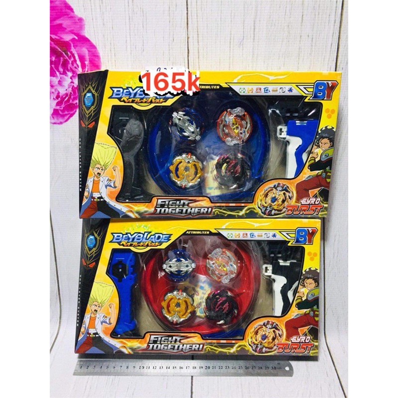 Hộp sàn đấu và con quay beyblade