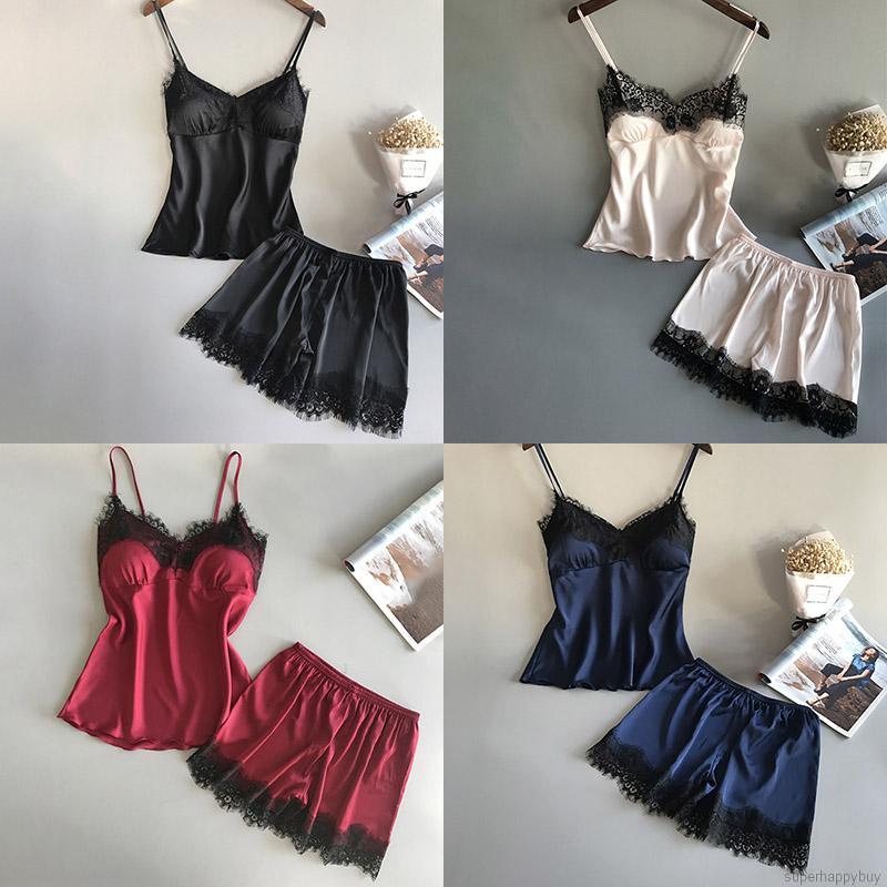 Bộ đồ ngủ gồm áo ngủ 2 dây + quần ngắn bằng vải satin dành cho nữ