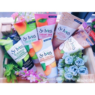 Sữa rửa mặt St.Ives tẩy tế bào chết nhẹ nhàng.