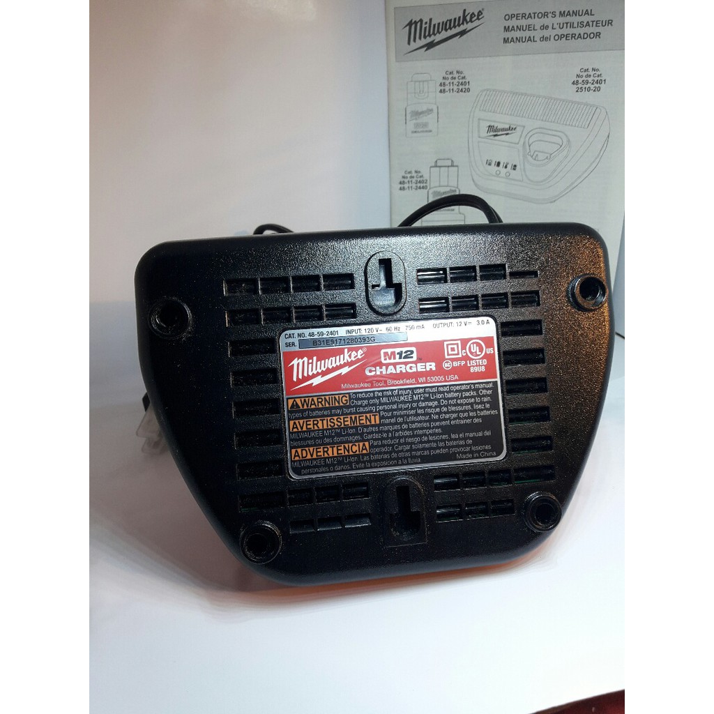 Sạc pin M12 Milwaukee