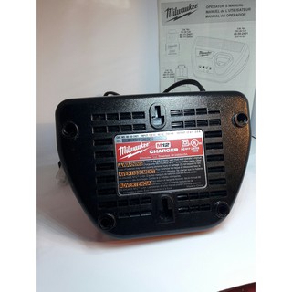 Sạc pin M12 Milwaukee