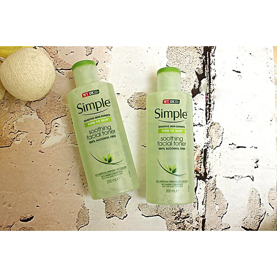 Nước hoa hồng Simple Soothing Facial Toner