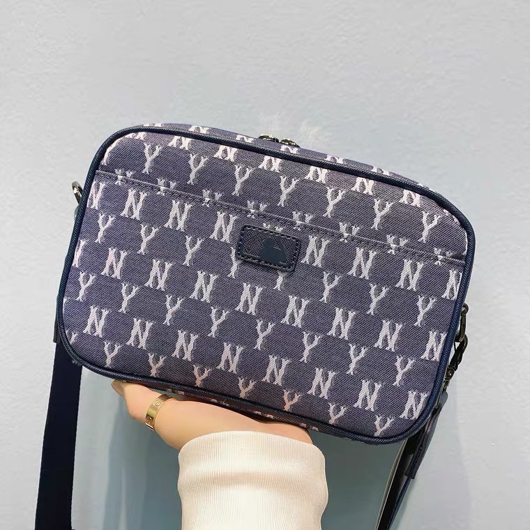 (Tqxk 1:1) Size 23cm Túi đeo chéo mini chữ nhật Jacquard-Monogram có đủ 3 màu
