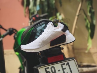 Giày Adidas NMD R2 Primeknit
