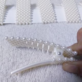 Kẹp tóc mái đính hạt hình vuông