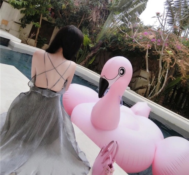 Maxi hở lưng đi biển