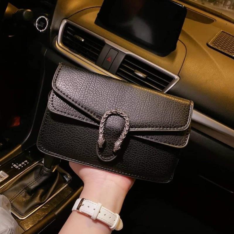 Túi đeo chéo kẹp nách nắp đầu rồng quai xích