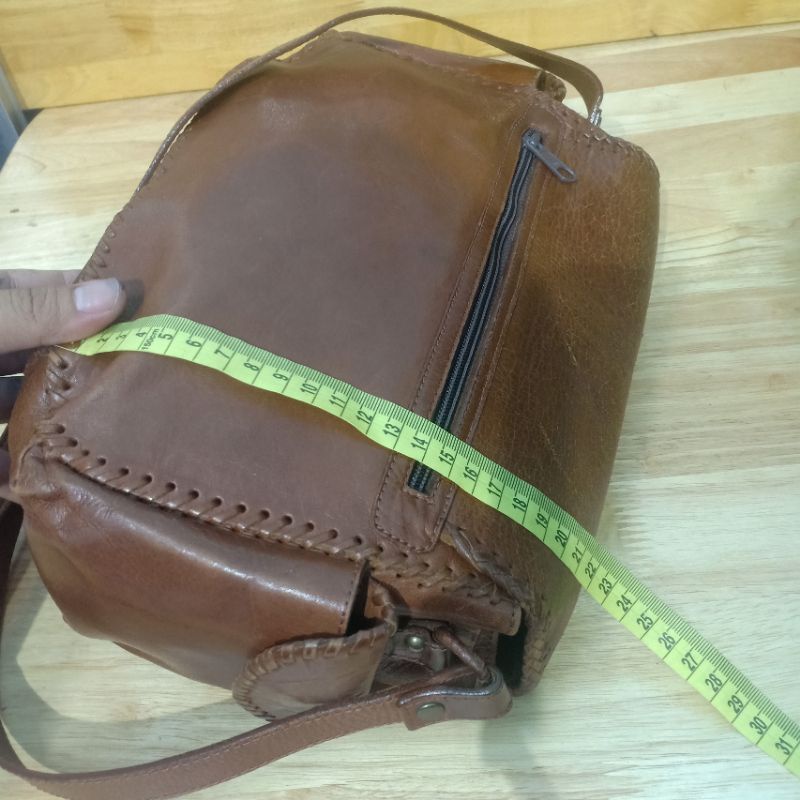 Túi đeo chéo da mộc secondhand  300312