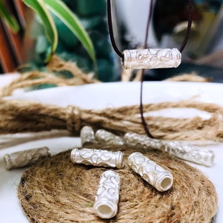 Charm bạc ống trụ in hình hoa