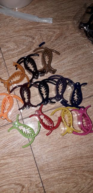 Set 6 cái cạp tóc bằng nhựa có 3 càng