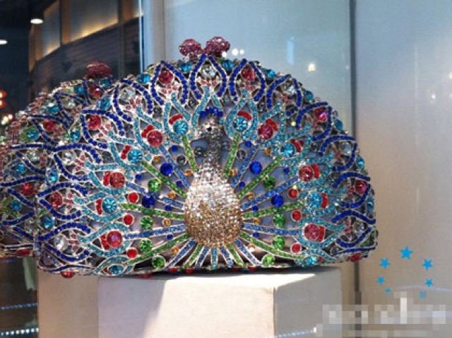 Ví siêu phẩm Khổng tước đính đá phale