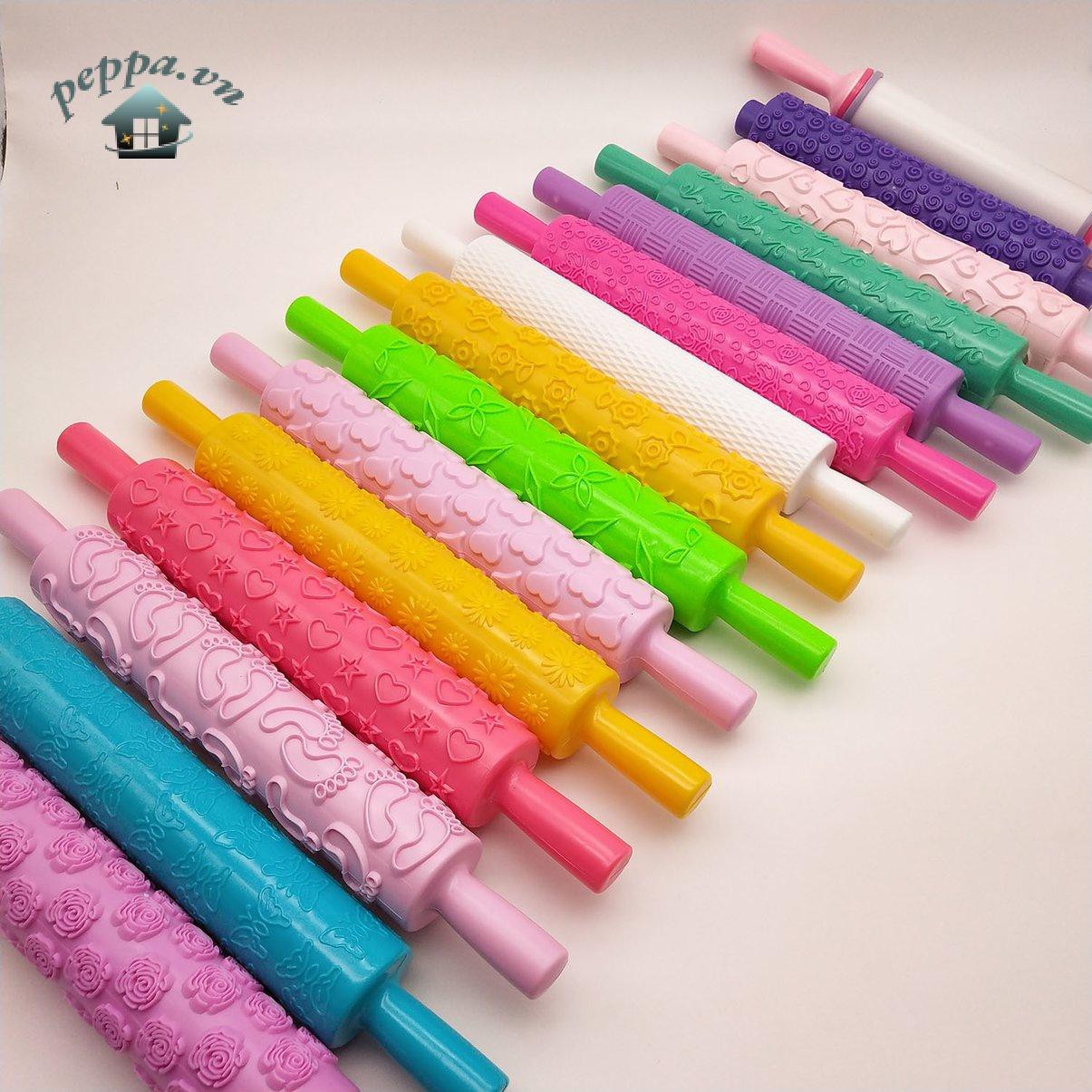 Portable Embossed Rolling Pin Heart Pattern Fondant Pastry Cake Decor Tool