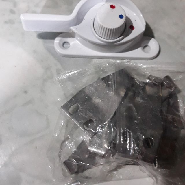 KHÓA CỬA SỔ LÙA - KHÓA SÒ XANH ĐỎ