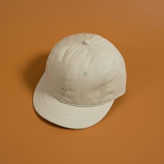 A simple short cap that matches a classic baseball cap