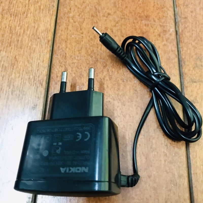 Sạc Nokia chuôi nhỏ