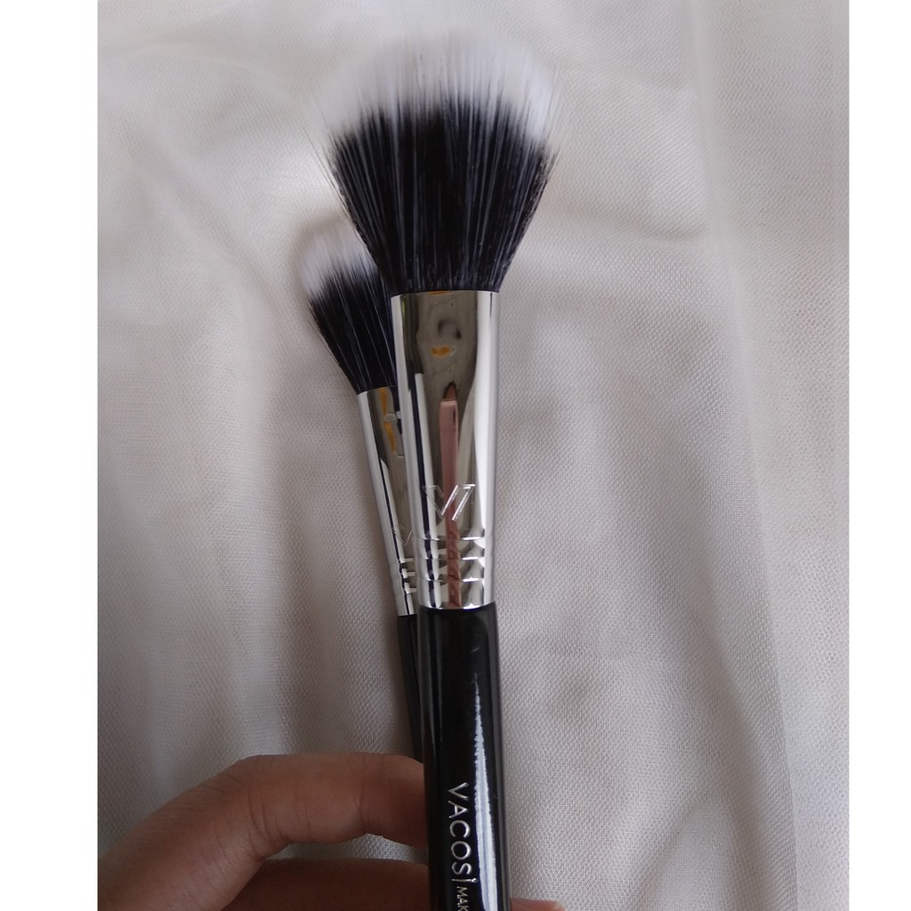 Cọ đánh nền tán phấn đa năng Vacosi Pro FP03